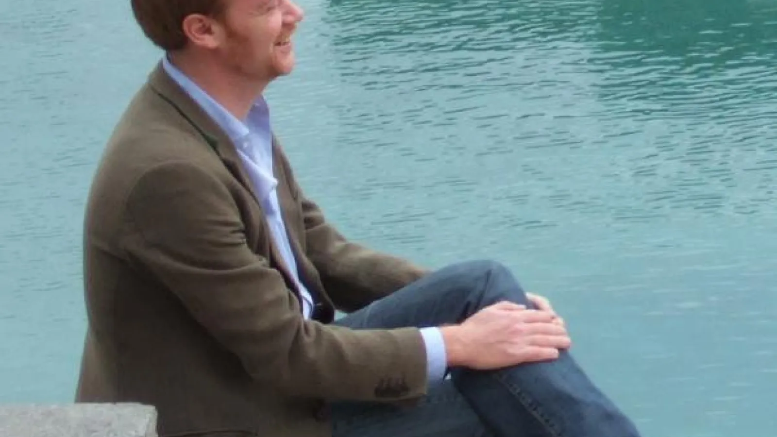 Photo of Wouter F.M. Henkelman near a lake