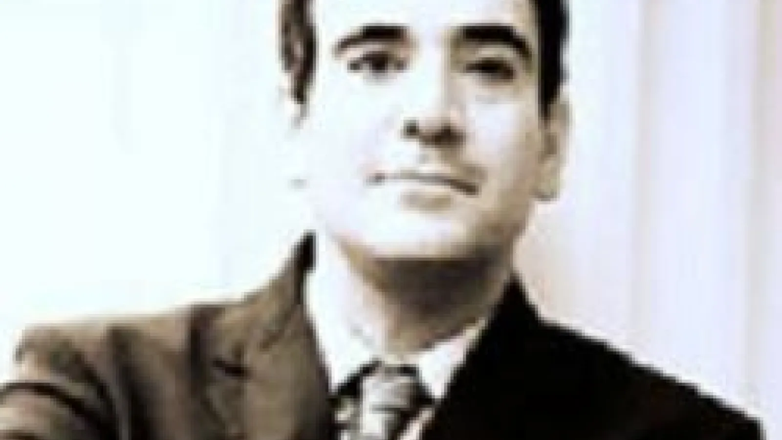Portrait Picture of Aaron Poochigan