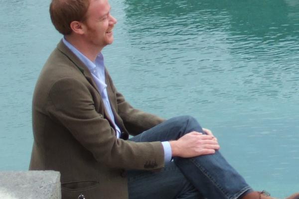 Photo of Wouter F.M. Henkelman near a lake