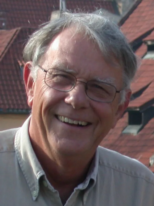 Photo of Stephen Tracy
